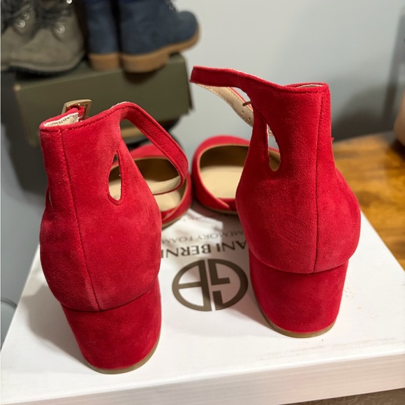 Giani Bernini Red Women's Heels - Picture 3 of 8
